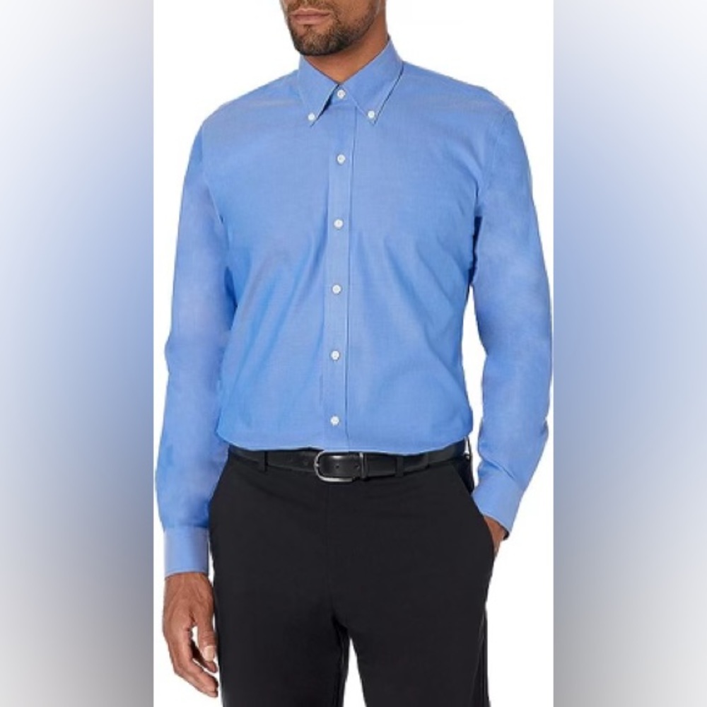 NWT Men’s Button Down Dress Shirt. Light Blue